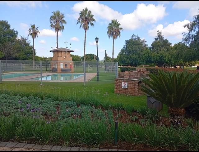2 BEDROOM TOWNHOUSE FOR SALE IN EQUESTRIA
